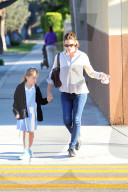 PEOPLE - Jennifer Garner mit den Kids in Brentwood unterwegs