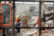 NEWS - Die Suche nach Vermissten geht weiter nach Fabrikeinsturz in Lahore