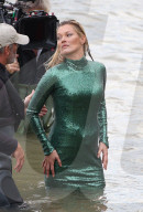 EXKLUSIV - Kate Moss geht für Jean Paul Gaultier baden