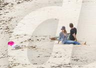 EXKLUSIV - Happy Family - Blake und Ryan zeigen Klein James den Strand