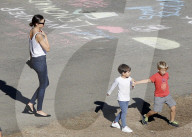 PEOPLE - Miranda Kerr und Klein Flynn in Malibu unterwegs