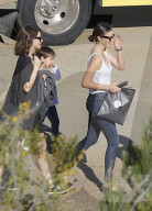 PEOPLE - Miranda Kerr und Klein Flynn in Malibu unterwegs