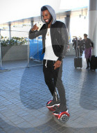 PEOPLE - Jason Derulu mit dem Balance-Board zum Gate