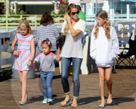 PEOPLE - Denise Richards mit den Kids in Malibu unterwegs