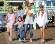 PEOPLE - Denise Richards mit den Kids in Malibu unterwegs