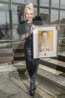 PEOPLE - Kim Wild zeigt ihr Nackt-Selbstportrait in London