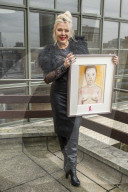 PEOPLE - Kim Wild zeigt ihr Nackt-Selbstportrait in London