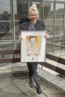 PEOPLE - Kim Wild zeigt ihr Nackt-Selbstportrait in London