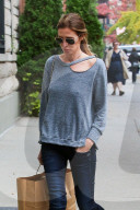 PEOPLE - Carole Radziwill ohne BH in New York unterwegs