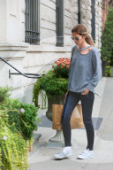 PEOPLE - Carole Radziwill ohne BH in New York unterwegs