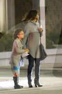 PEOPLE - Halle Berry geht mit Tochter Nahla Pizza essen