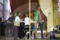 PEOPLE - Halle Berry geht mit Tochter Nahla Pizza essen