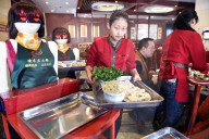 FEATURE - Roboter Restaurant:  die Roboter ersetzen den Menschen in China