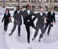 FEATURE - Schlittschuhlaufen im Somerset House in London