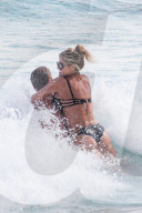 EXKLUSIV - Kim Zolciak feiert Hochzeitstag am Beach in Mexico