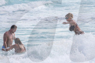EXKLUSIV - Kim Zolciak feiert Hochzeitstag am Beach in Mexico