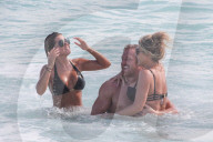 EXKLUSIV - Kim Zolciak feiert Hochzeitstag am Beach in Mexico