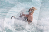 EXKLUSIV - Kim Zolciak feiert Hochzeitstag am Beach in Mexico