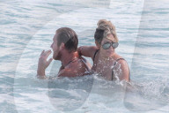 EXKLUSIV - Kim Zolciak feiert Hochzeitstag am Beach in Mexico
