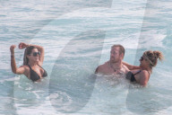 EXKLUSIV - Kim Zolciak feiert Hochzeitstag am Beach in Mexico