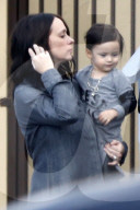 EXKLUSIV - Jennifer Love Hewitt mit ihrer Tochter Autumn in Malibu unterwegs 