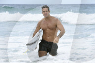 PEOPLE - Spencer Matthews steigt in Queensland aus den Fluten