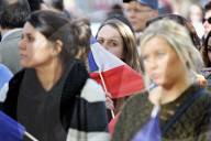 NEWS - New York gedenkt den Opfern von Paris