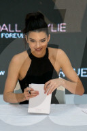 PEOPLE - Kylie und Kendall an der Laden-Eršffnung in Melbourne