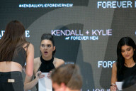 PEOPLE - Kylie und Kendall an der Laden-Eršffnung in Melbourne