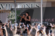 PEOPLE - Kylie und Kendall an der Laden-Eršffnung in Melbourne