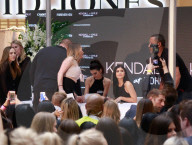 PEOPLE - Kylie und Kendall an der Laden-Eršffnung in Melbourne
