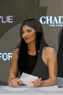 PEOPLE - Kylie und Kendall an der Laden-Eršffnung in Melbourne