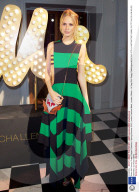 PEOPLE - Gleiches Kleid - wem stehts besser?