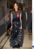 PEOPLE - Gleiches Kleid - wem stehts besser?