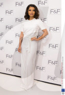 PEOPLE - Gleiches Kleid - wem stehts besser?