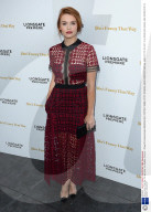 PEOPLE - Gleiches Kleid - wem stehts besser?