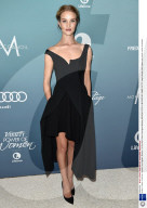 PEOPLE - Gleiches Kleid - wem stehts besser?