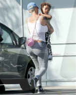 PEOPLE - Amber Rose mit Sohnemann in einem Einkaufszentrum in LA