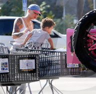 PEOPLE - Amber Rose mit Sohnemann in einem Einkaufszentrum in LA