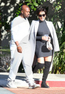 PEOPLE - Kris Jenner und ihr Freund bummeln in Westlake Village