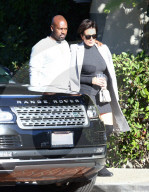 PEOPLE - Kris Jenner und ihr Freund bummeln in Westlake Village