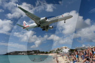 FEATURE - Tiefflieger - Anflug über Touristenköpfe am Maho Beach