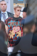 PEOPLE - American Music Awards: Justin Bieber raucht auf dem Roten Teppich