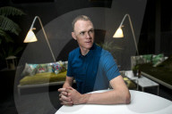 STUDIO - Radrennfahrer Chris Froome posiert in London