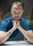 STUDIO - Radrennfahrer Chris Froome posiert in London