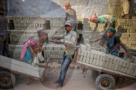 REPORTAGE - Oftmals Kinderarbeit - Ziegel-Herstellung in Dhaka
