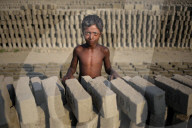 REPORTAGE - Oftmals Kinderarbeit - Ziegel-Herstellung in Dhaka
