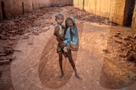 REPORTAGE - Oftmals Kinderarbeit - Ziegel-Herstellung in Dhaka