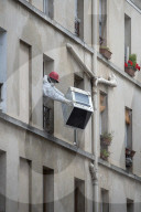 NEWS - Paris: Forensiker räumen die Wohnung der Selbstmord-Attentäter