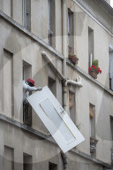 NEWS - Paris: Forensiker räumen die Wohnung der Selbstmord-Attentäter